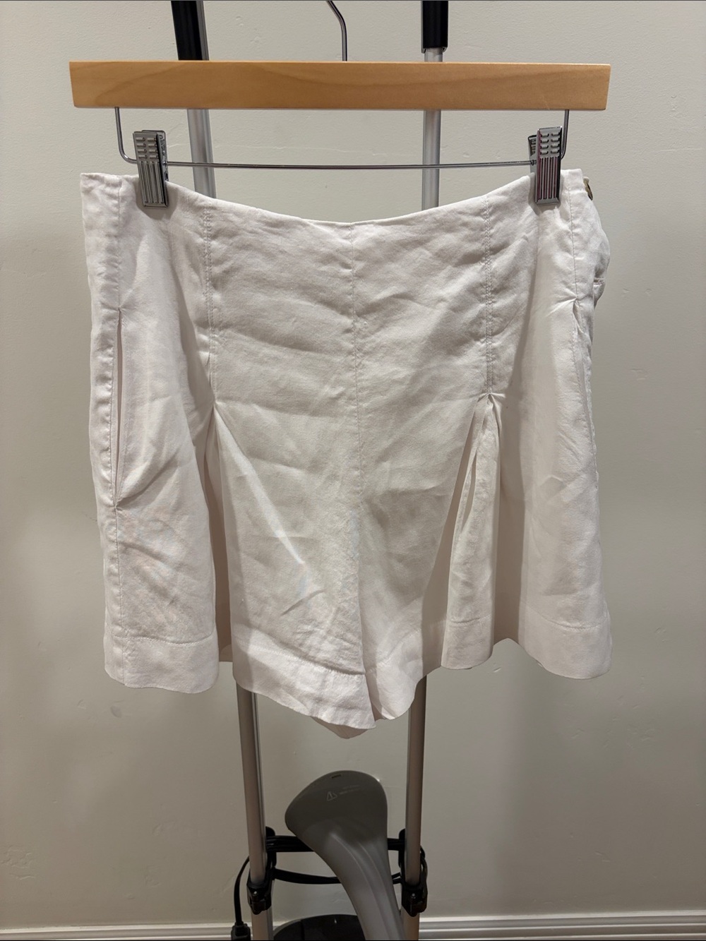 Vince White High-Rise Linen-Blend Skort